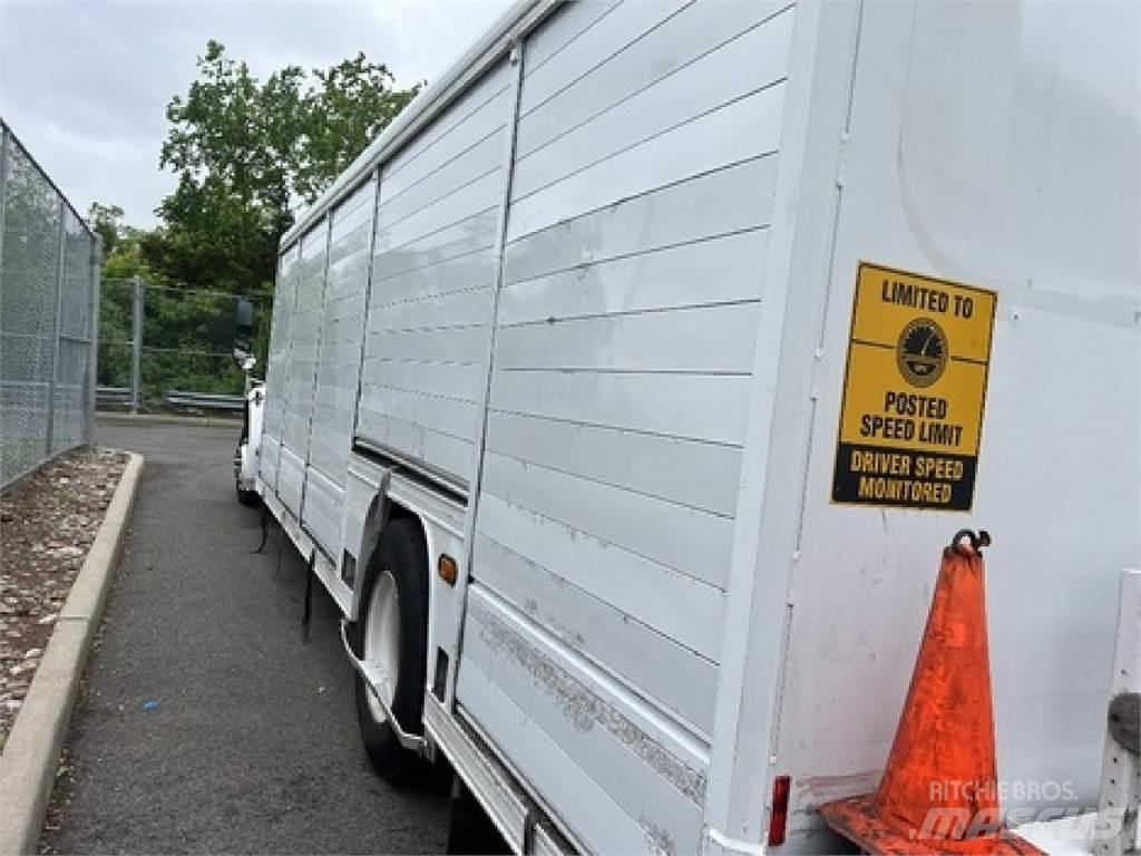 Freightliner M2106 Tovornjaki za prevoz pijač