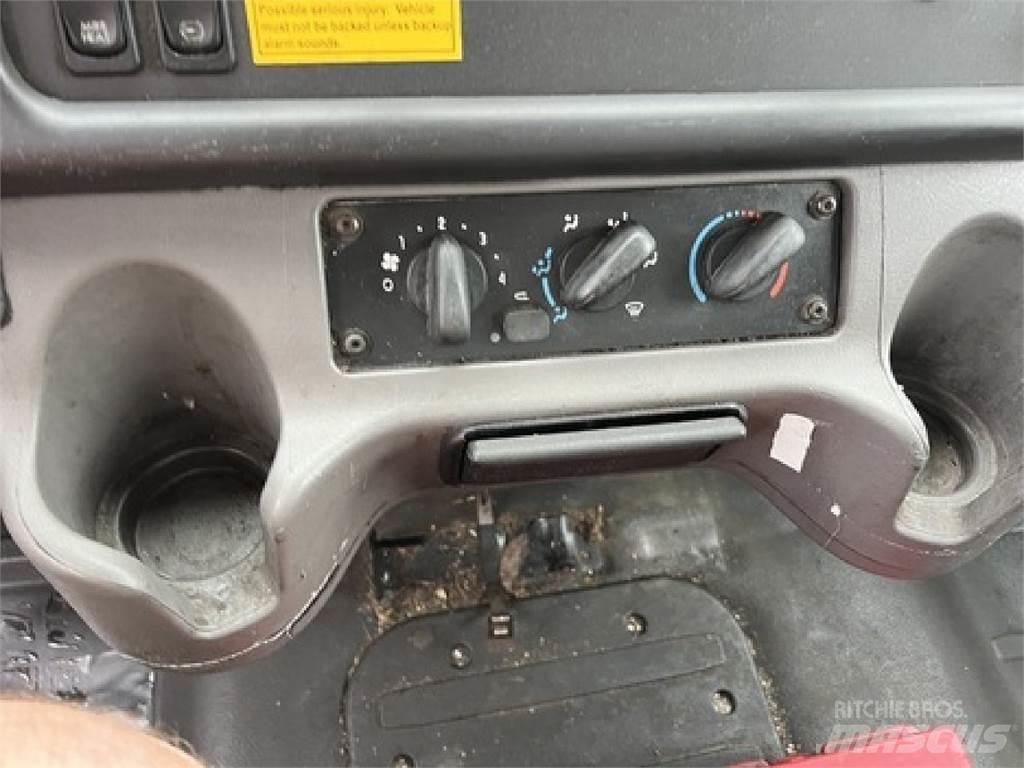 Freightliner M2106 Tovornjaki za prevoz pijač