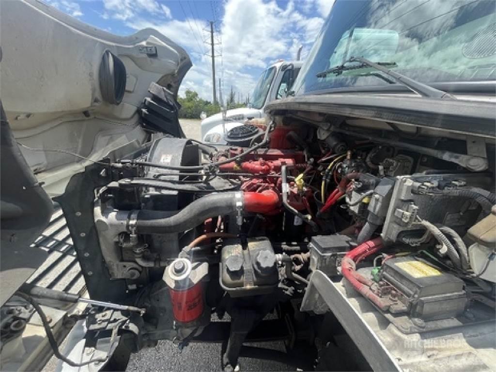 Freightliner M2106 Tovornjaki za prevoz pijač