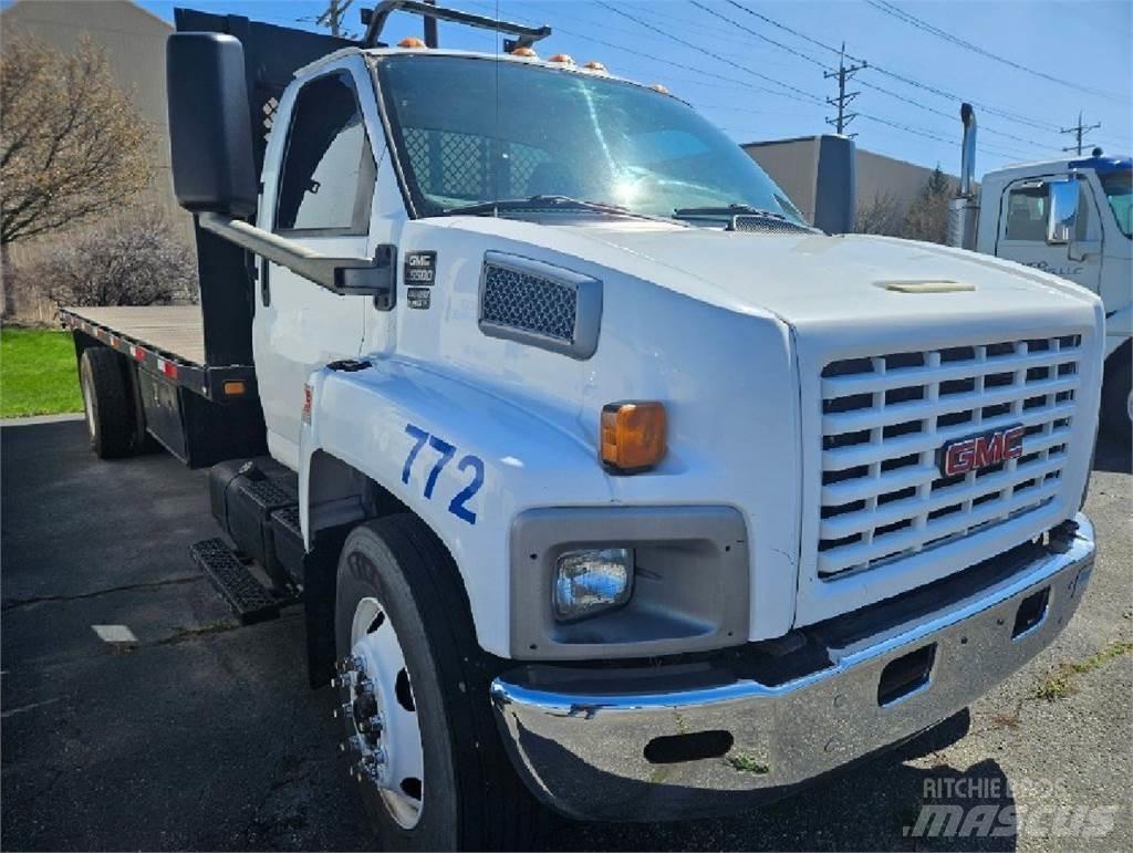 GMC C6500 Tovornjaki s kesonom/platojem