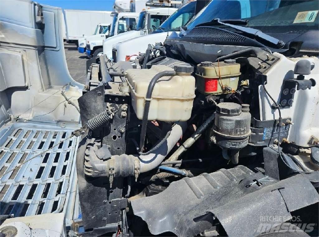 GMC C6500 Tovornjaki s kesonom/platojem