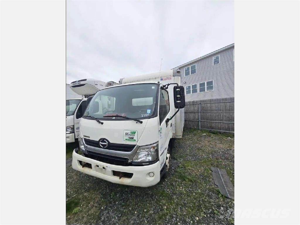 Hino 195 Tovornjaki zabojniki