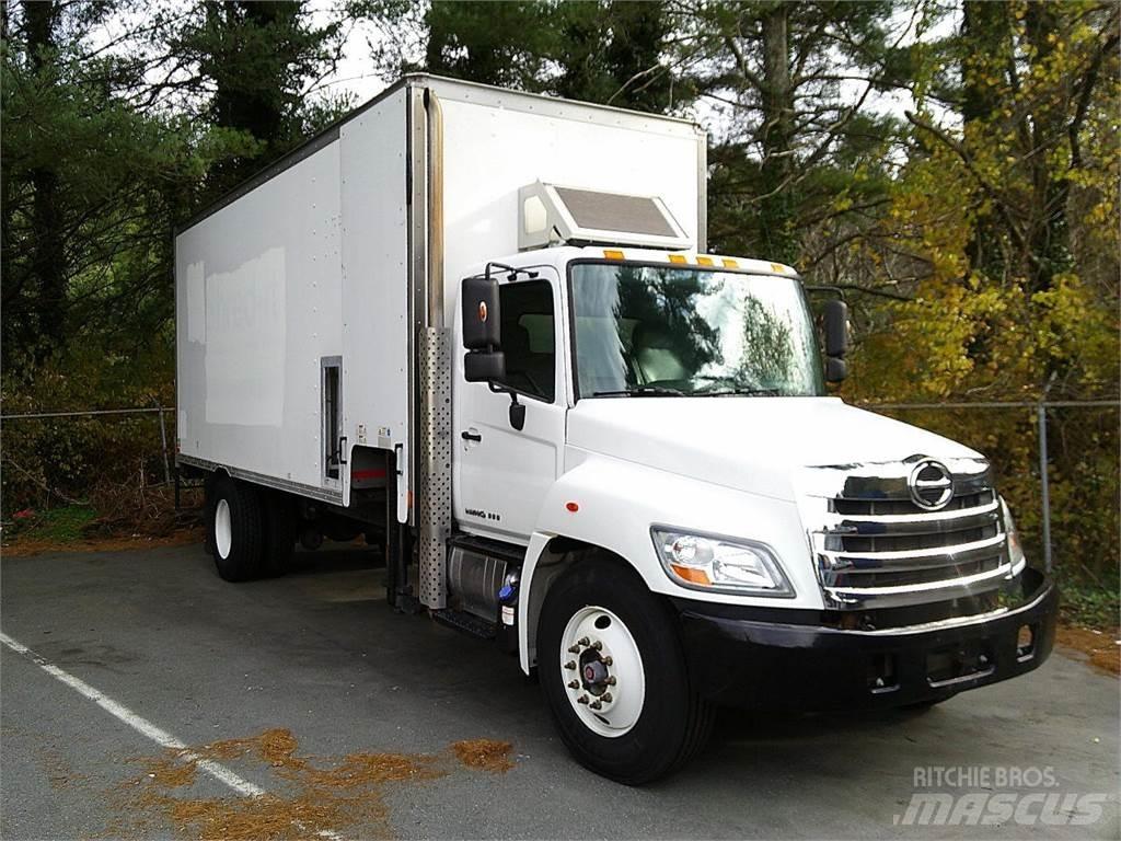 Hino 338 Tovornjaki zabojniki