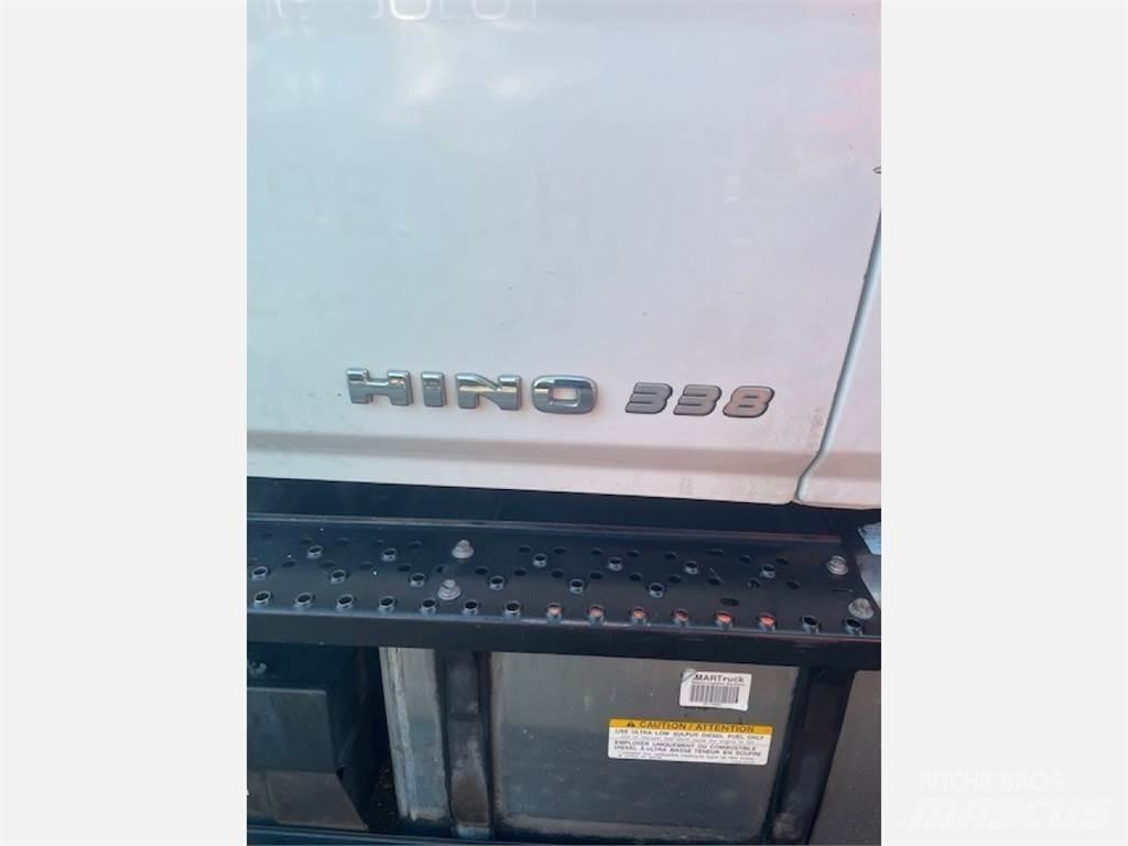 Hino 338 Tovornjaki s kesonom/platojem