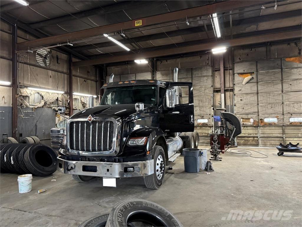 International HX620 Vlačilci