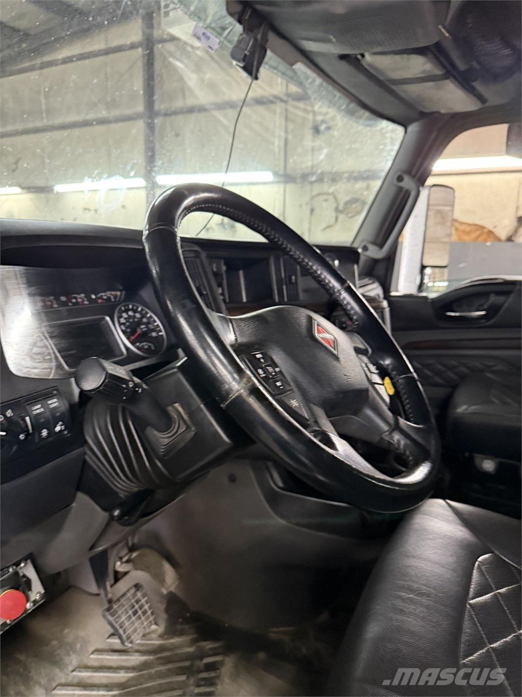 International HX620 Vlačilci