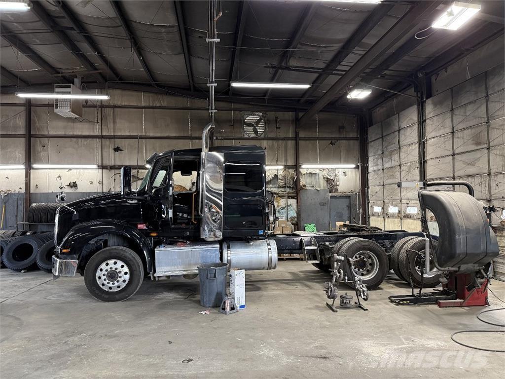 International HX620 Vlačilci