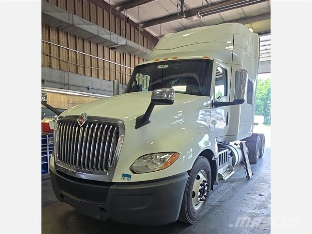 International LT Vlačilci