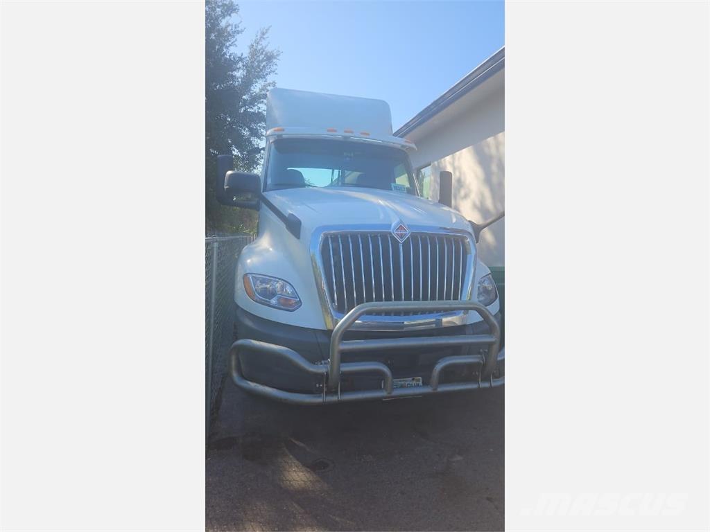 International LT625 Vlačilci