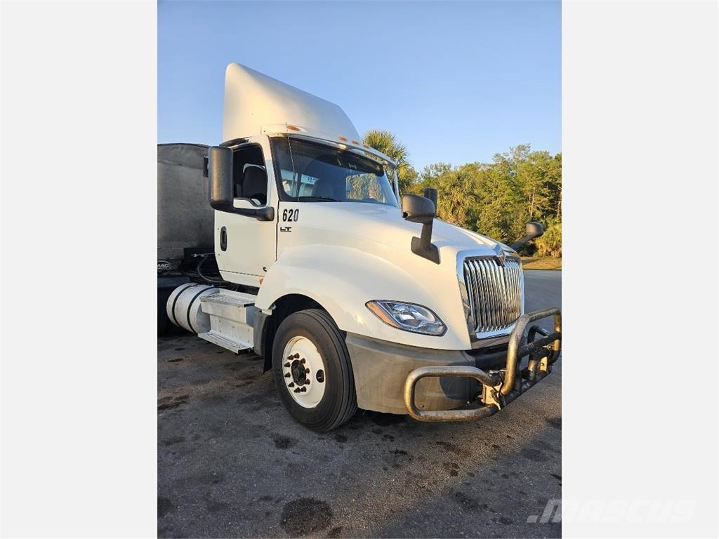 International LT625 Vlačilci