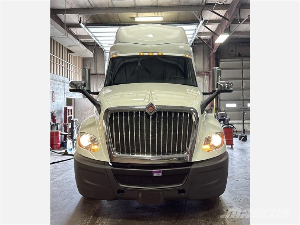 International LT625 Vlačilci