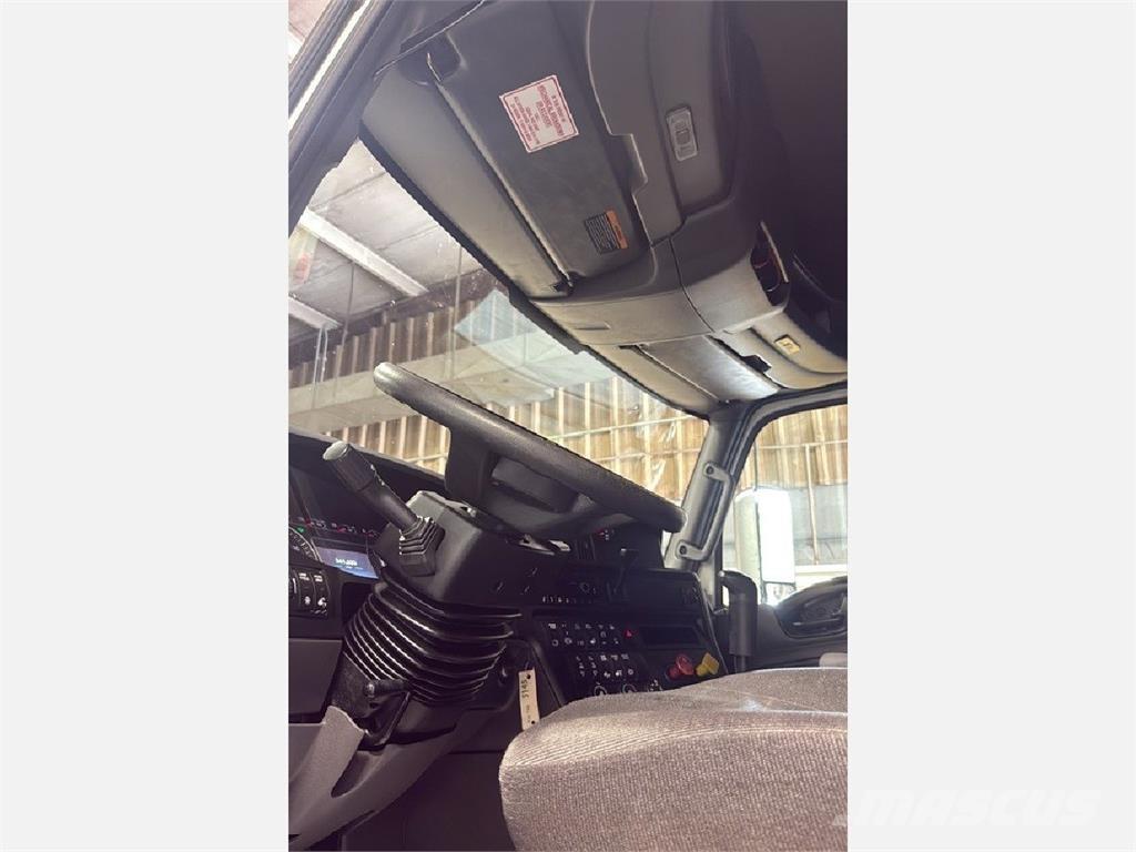 International LT625 Vlačilci