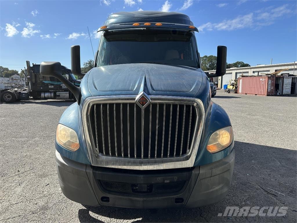 International LT625 Vlačilci