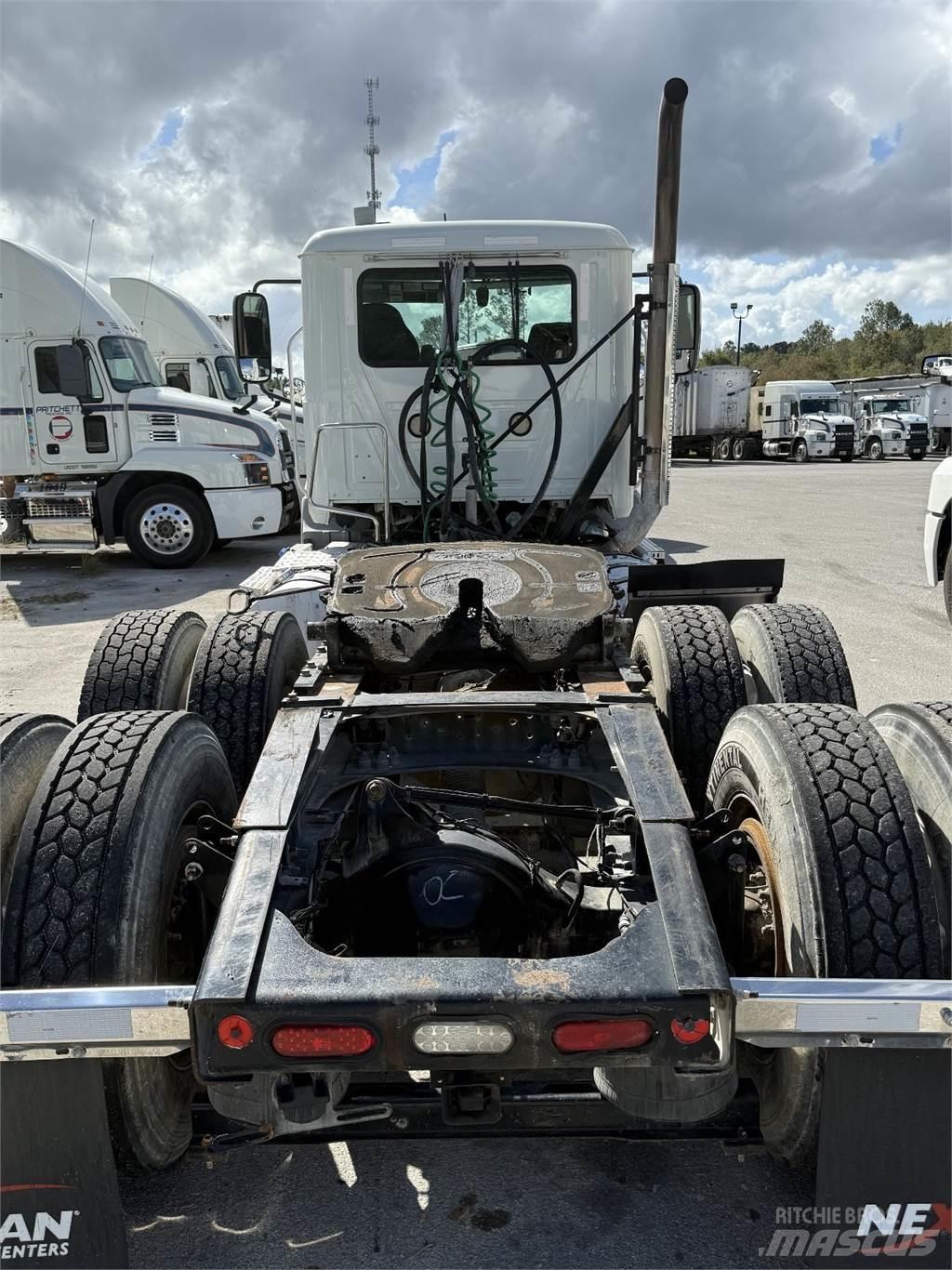 Mack AN64T Vlačilci