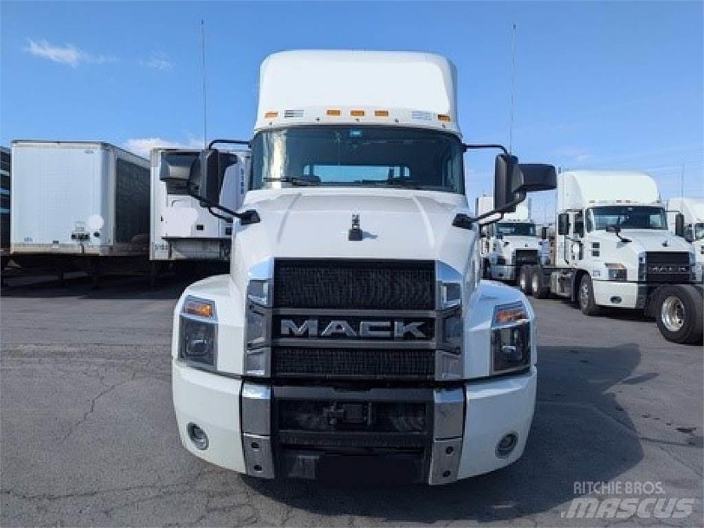 Mack AN64T Vlačilci