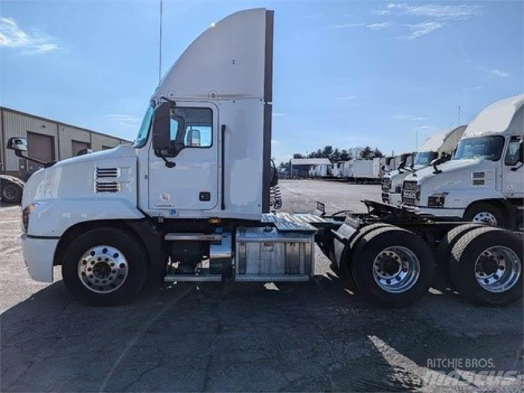 Mack AN64T Vlačilci