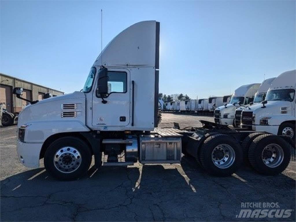 Mack AN64T Vlačilci