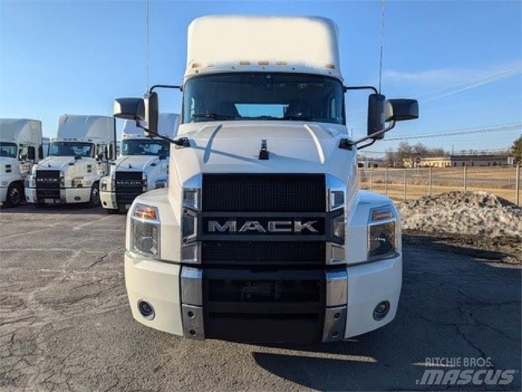 Mack AN64T Vlačilci