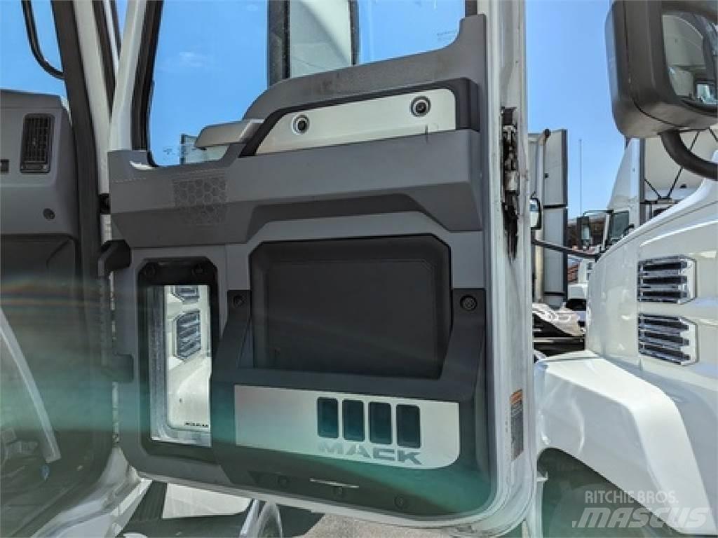 Mack AN64T Vlačilci