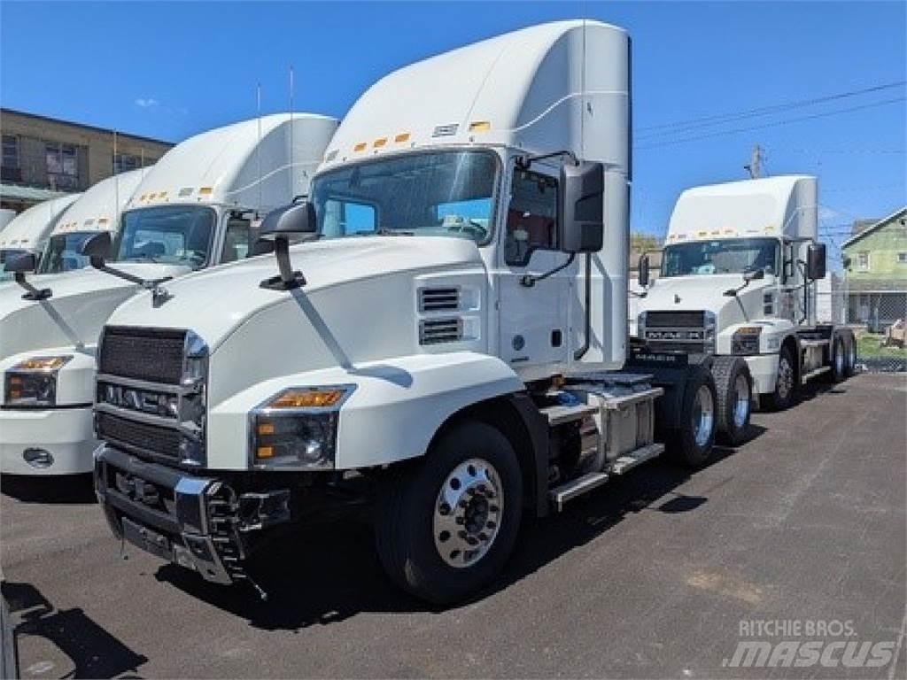 Mack AN64T Vlačilci