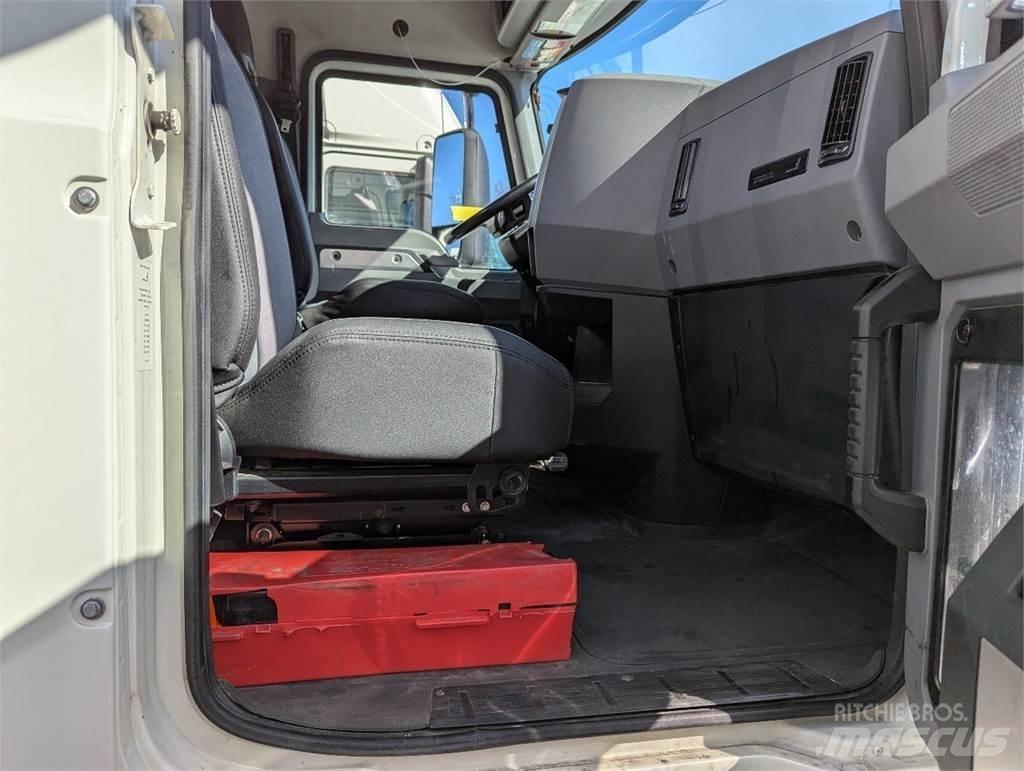 Mack AN64T Vlačilci