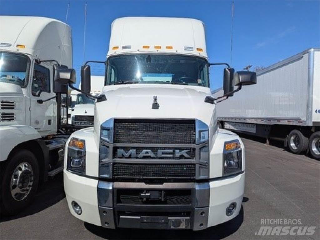 Mack AN64T Vlačilci