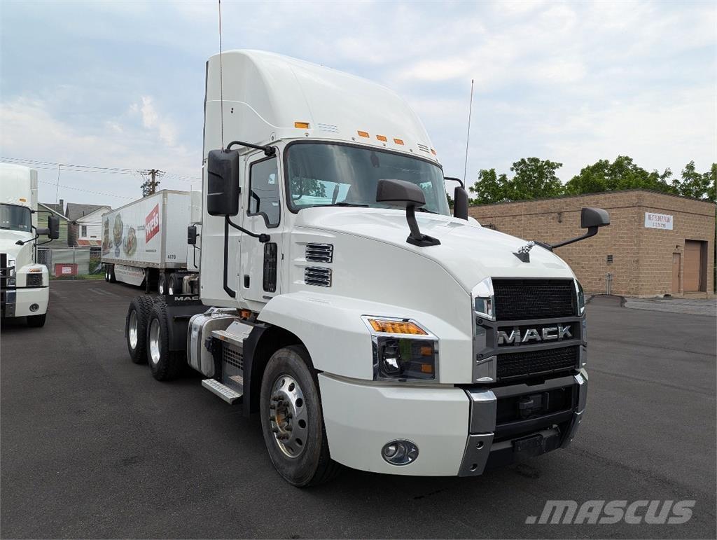 Mack AN64T Vlačilci