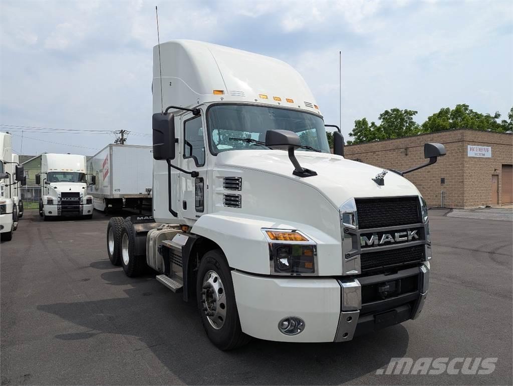 Mack AN64T Vlačilci