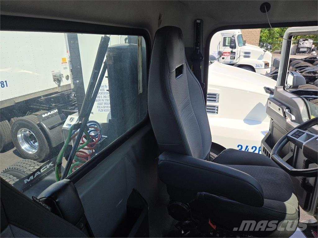 Mack AN64T Vlačilci
