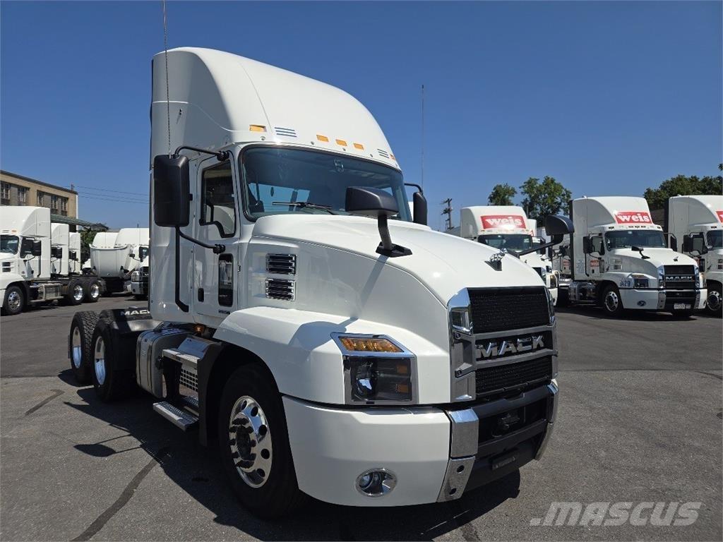 Mack AN64T Vlačilci