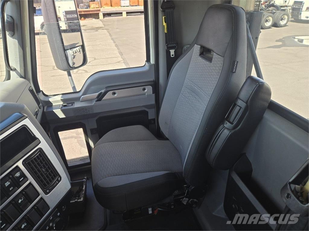 Mack AN64T Vlačilci