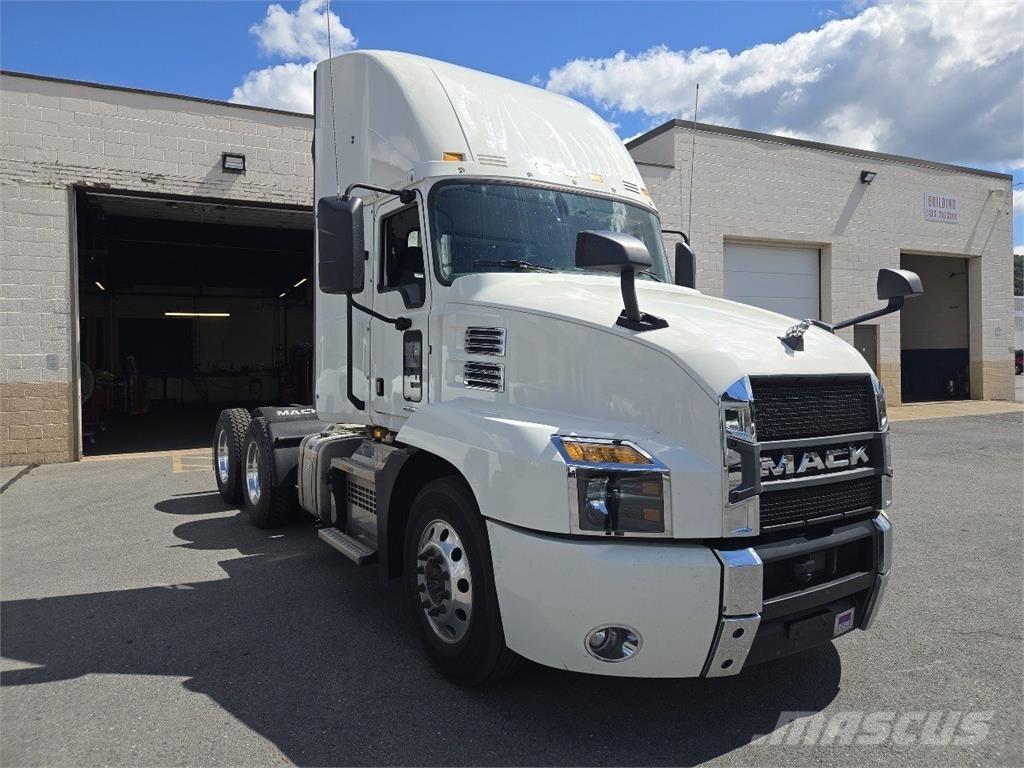 Mack AN64T Vlačilci