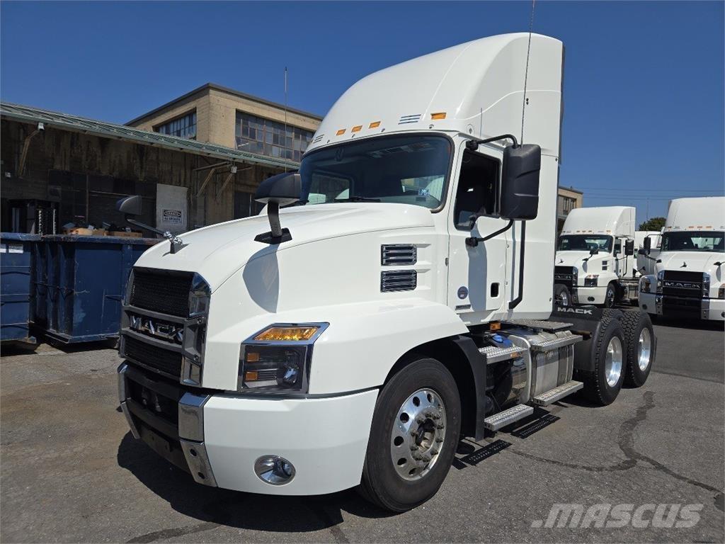 Mack AN64T Vlačilci