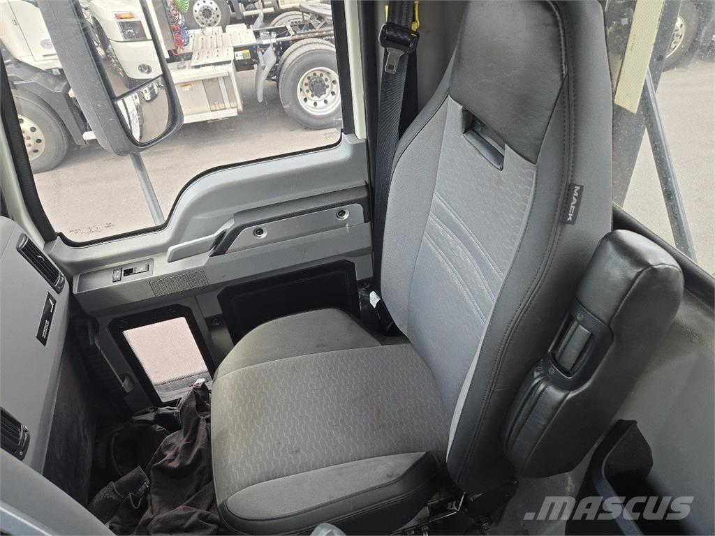 Mack AN64T Vlačilci