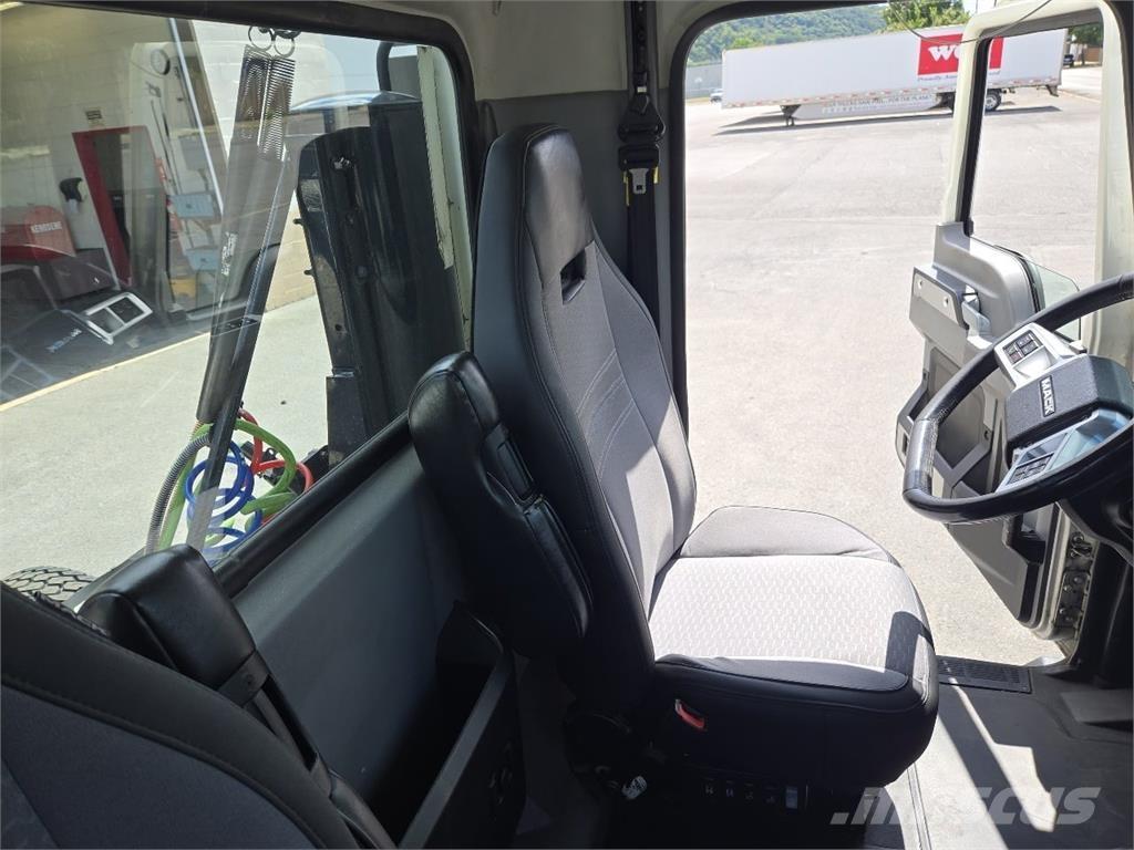 Mack AN64T Vlačilci