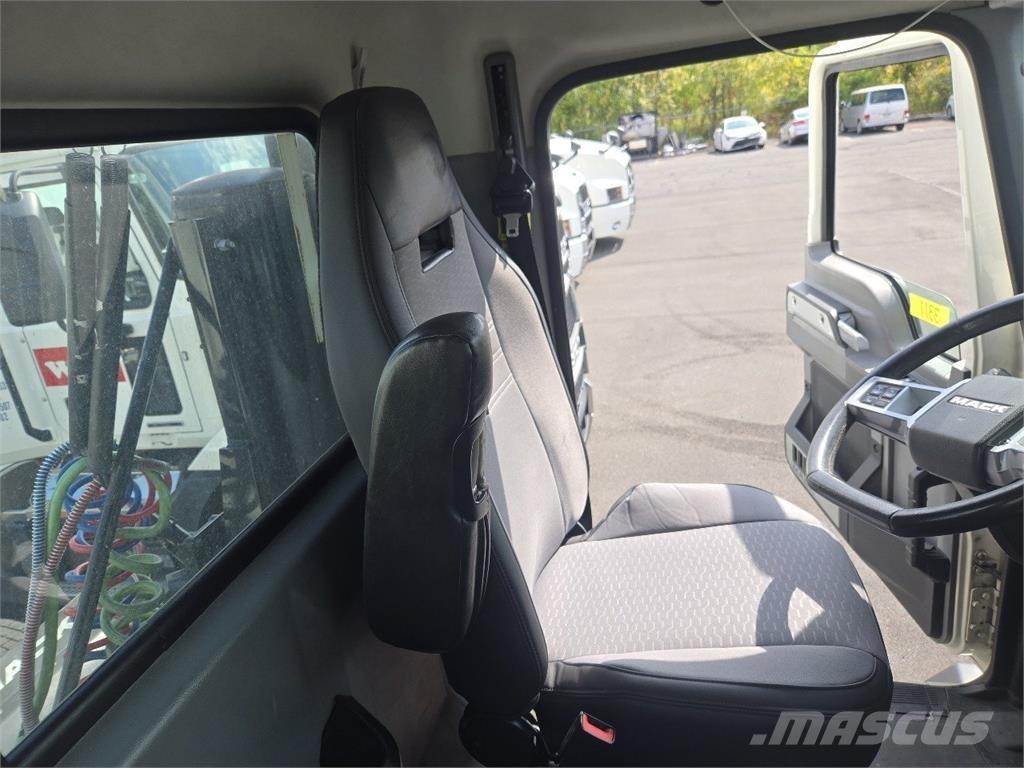 Mack AN64T Vlačilci