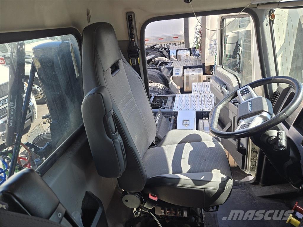 Mack AN64T Vlačilci