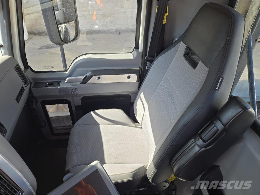 Mack AN64T Vlačilci