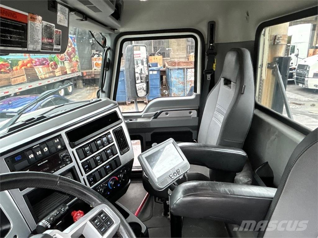 Mack AN64T Vlačilci