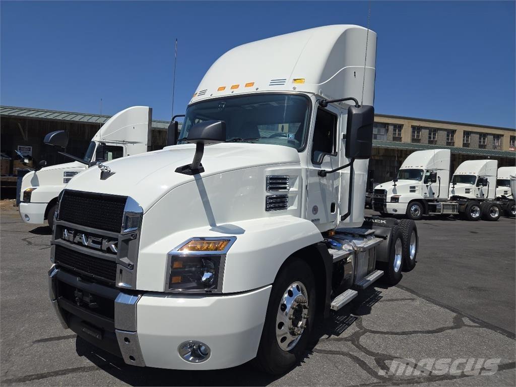 Mack AN64T Vlačilci