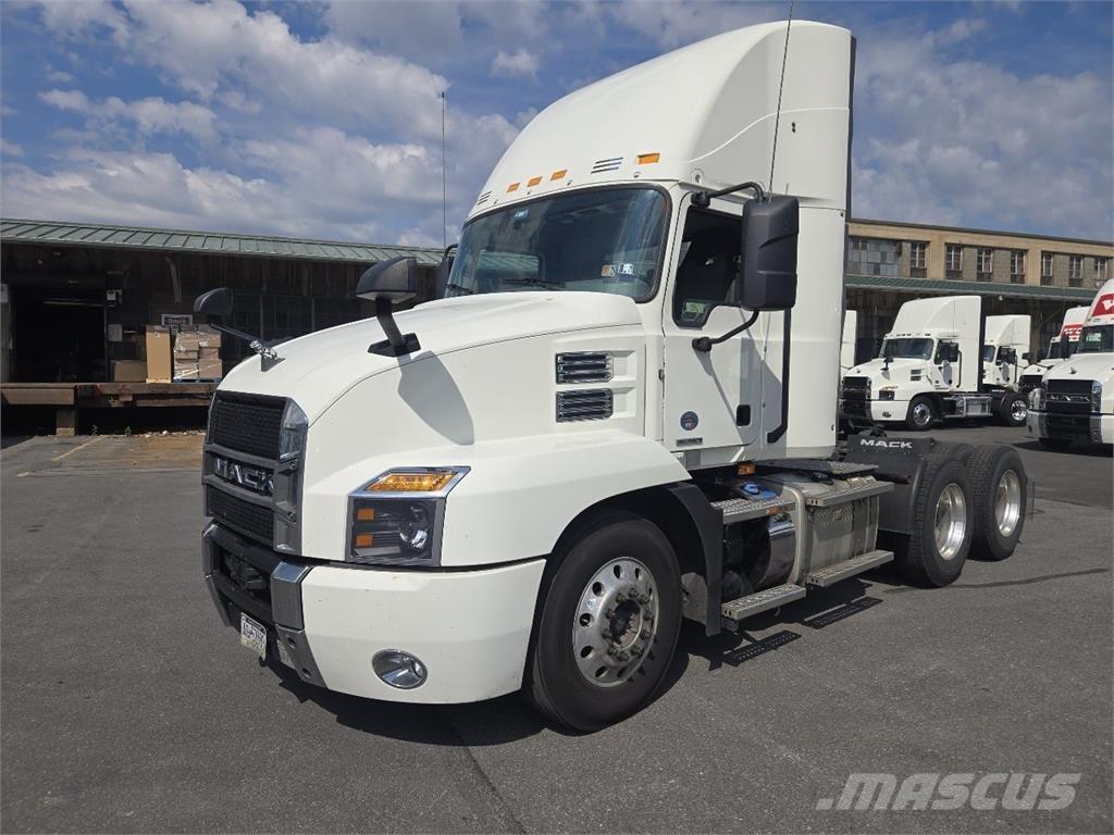 Mack AN64T Vlačilci