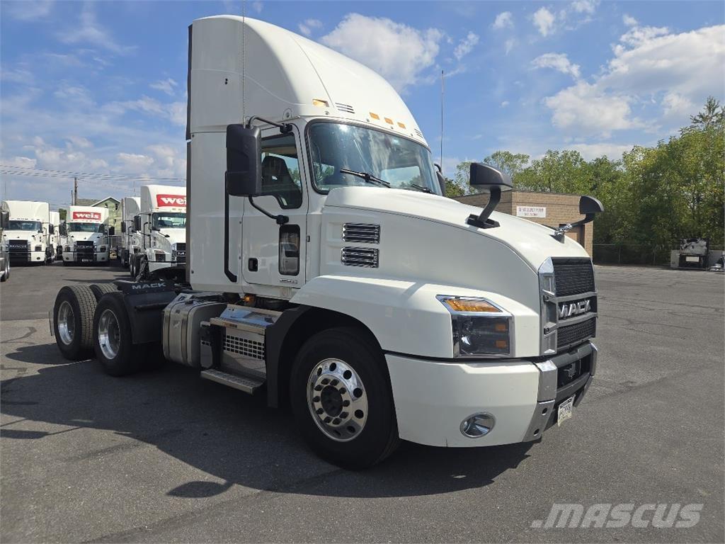 Mack AN64T Vlačilci