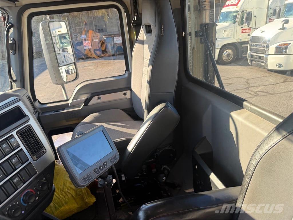 Mack AN64T Vlačilci