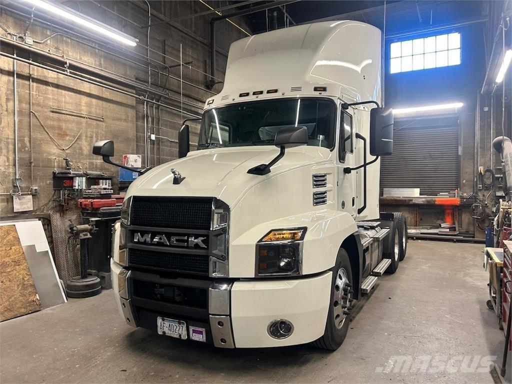 Mack AN64T Vlačilci