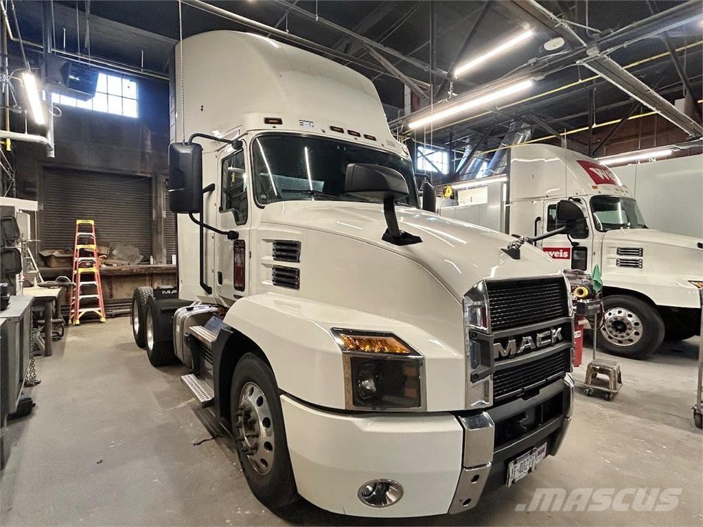 Mack AN64T Vlačilci