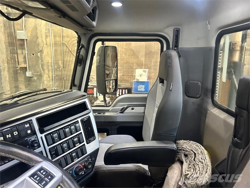 Mack AN64T Vlačilci