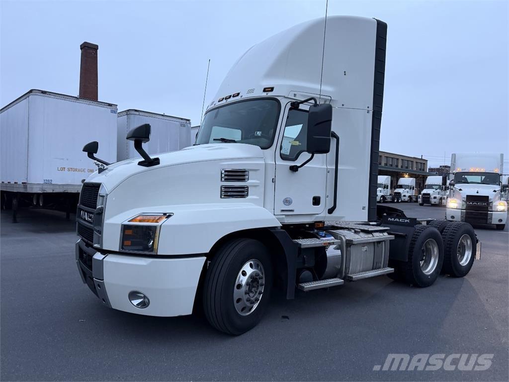 Mack AN64T Vlačilci