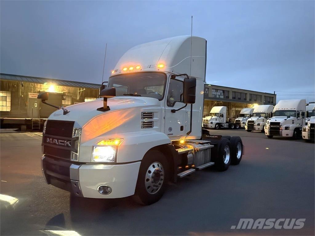 Mack AN64T Vlačilci