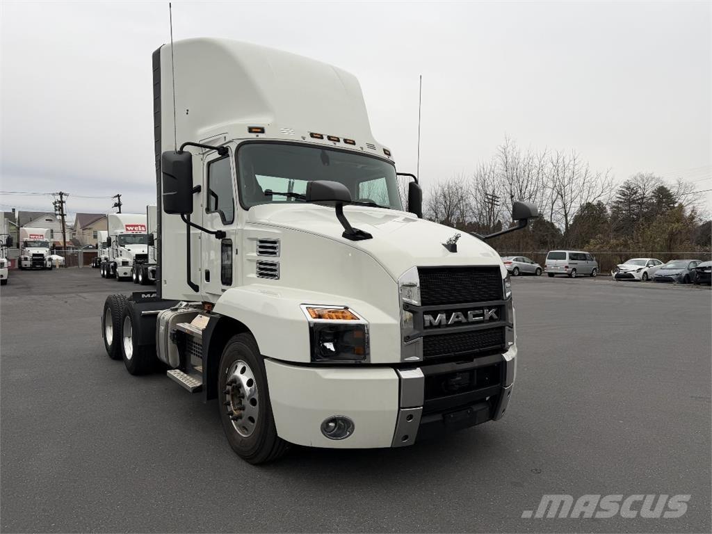 Mack AN64T Vlačilci