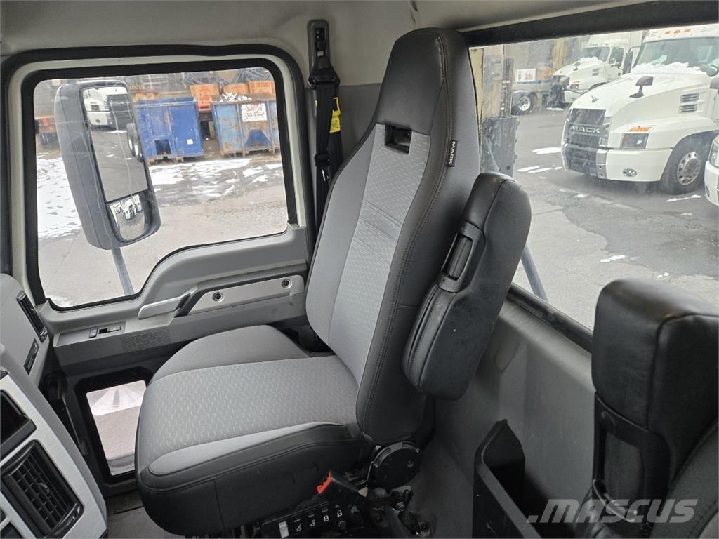 Mack AN64T Vlačilci